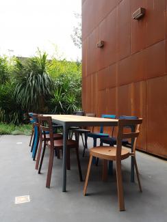 Mobilier d'extérieur Houe disponible chez Docks Design