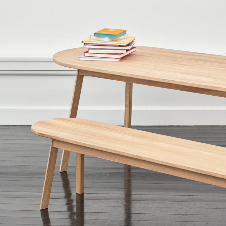 Triangle leg de Simon Jones édité chez Hay par Docks Design