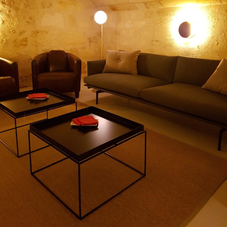 SOFA OUTLINE // MUUTO & TABLE BASSE TRAY // HAY